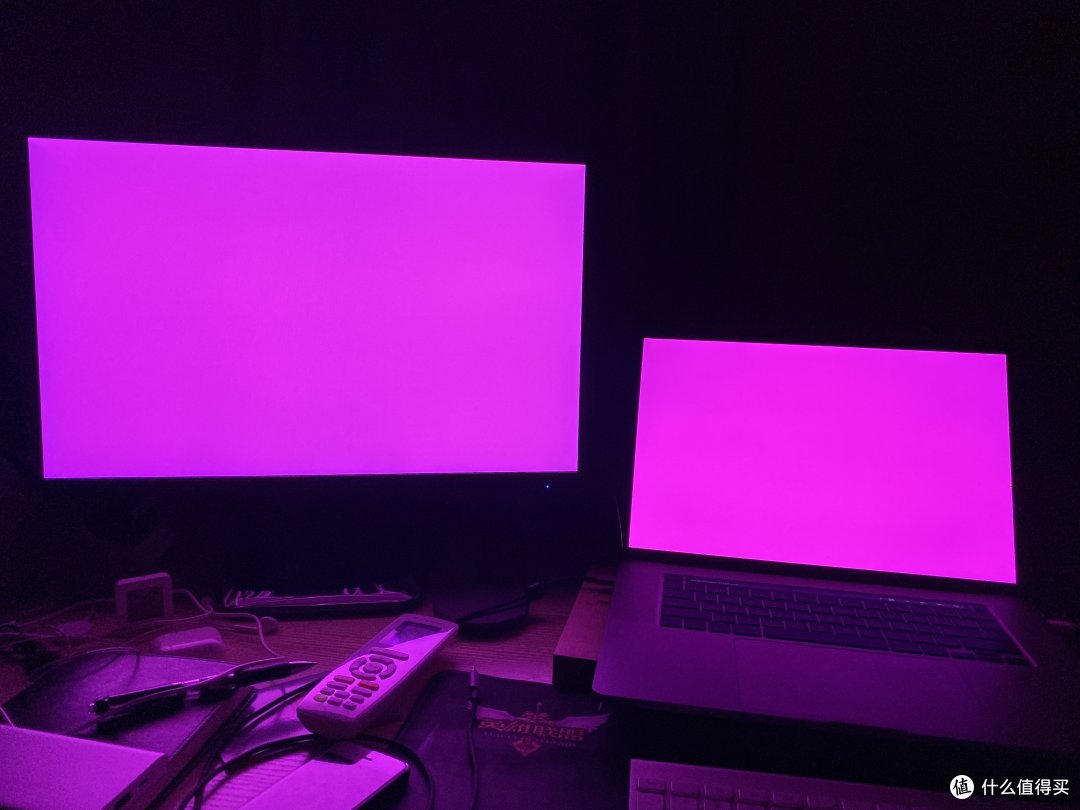 洋红色