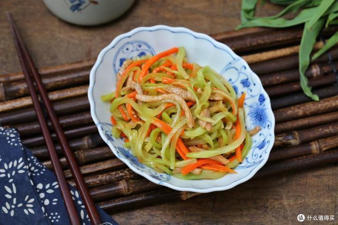 炒莴笋时多做一步,浪费时间又影响口感,怪不得颜色发黄还不脆嫩