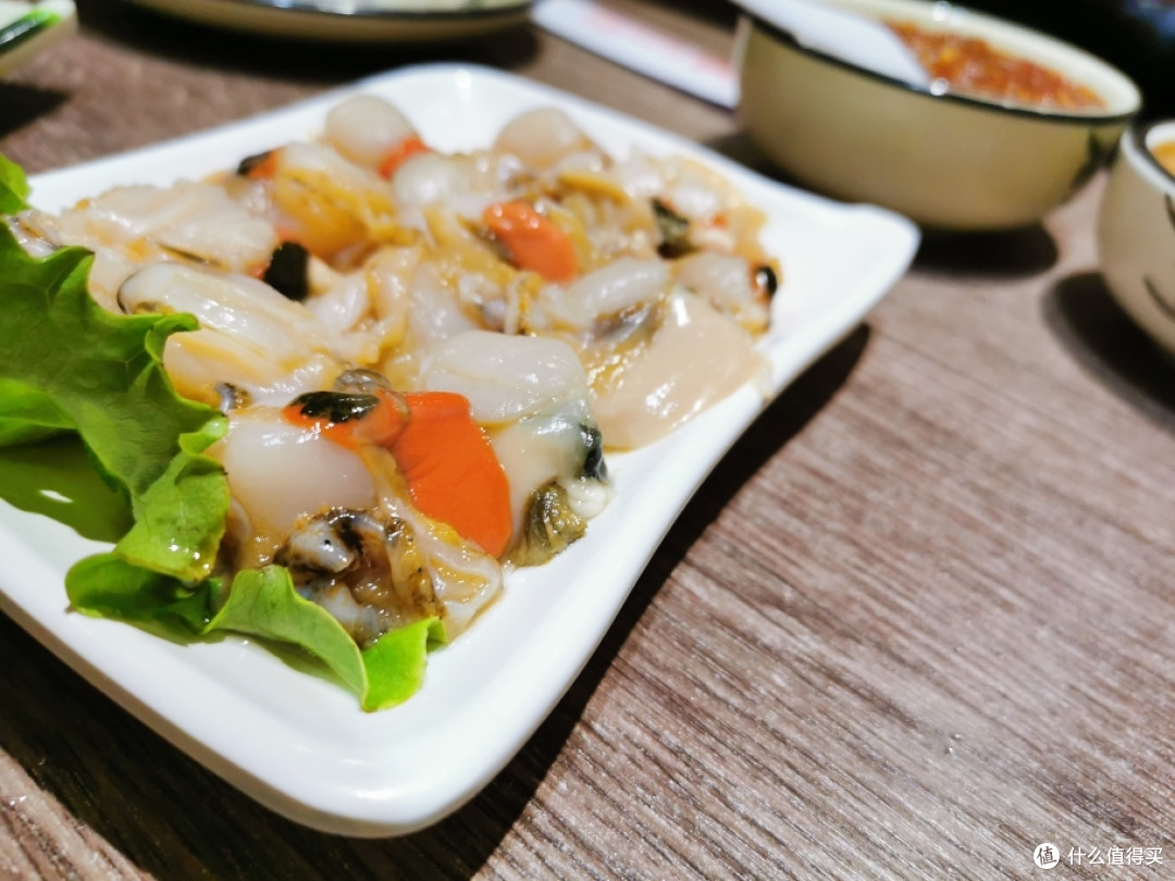 大连这家酸菜锅贼棒,老板娘亲自端锅上桌!多晚来都给我留桌!本地必去!