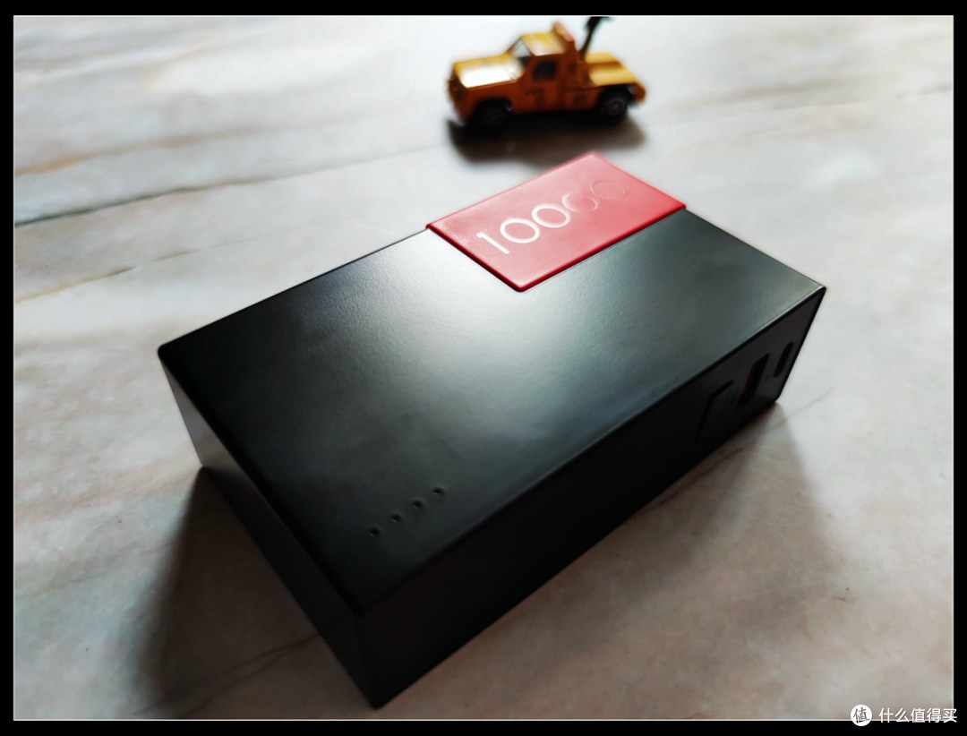 用料实在的充电多面手——LAVANDA CUBE 二合一移动电源