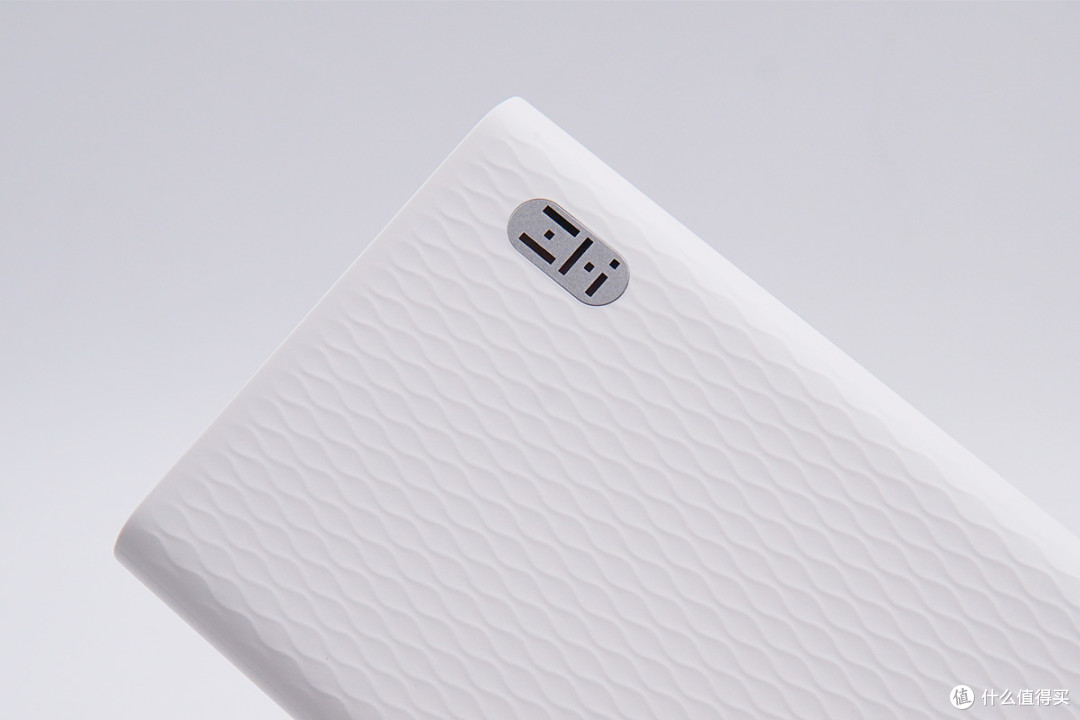 18W PD,20000mAh,ZMI USB-C双向快充移动电源评测(QB821A)