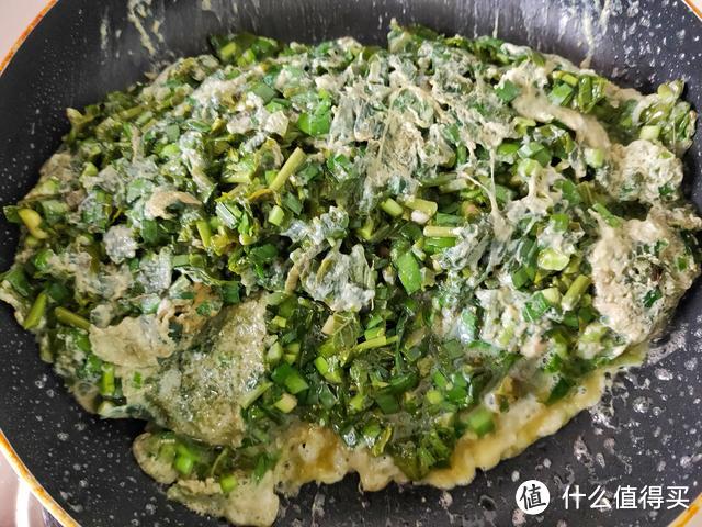 香椿现在吃正当季，加上一物和鸡蛋一起炒，味道鲜美，营养翻倍