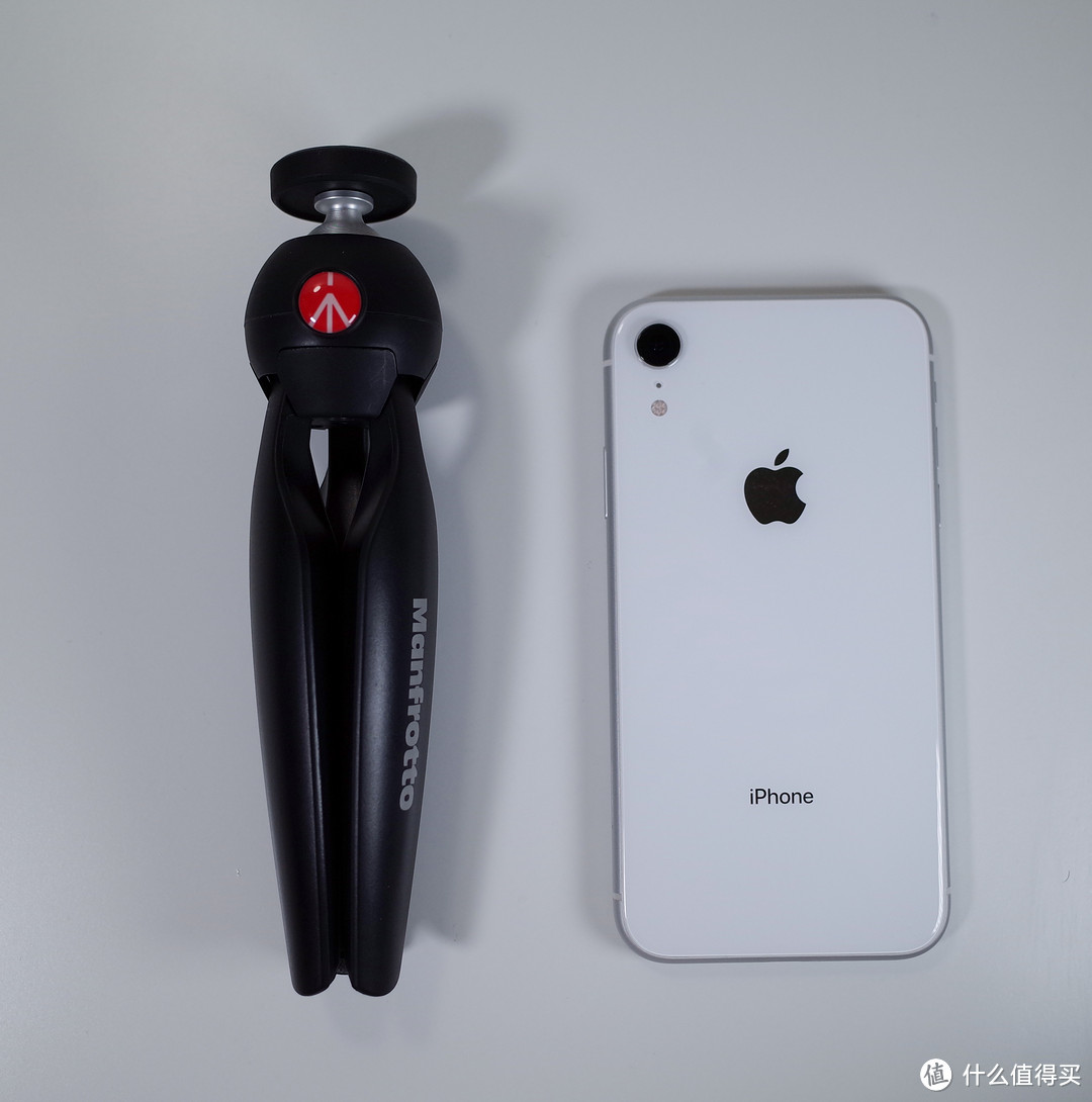 参照物为iPhone XR