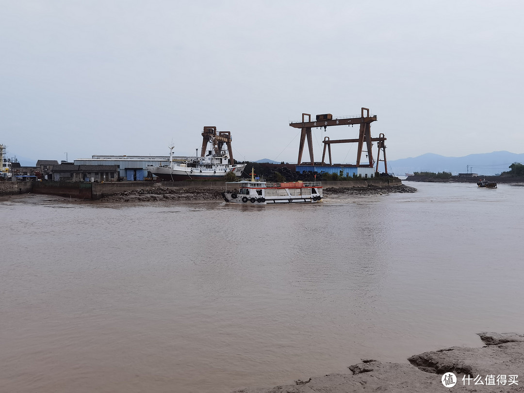 没等到“渔歌唱晚”，却等来了“游客满载”