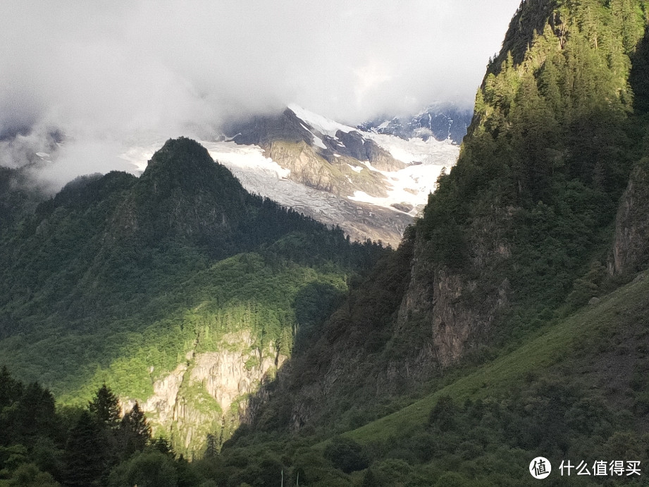 远远的雪山