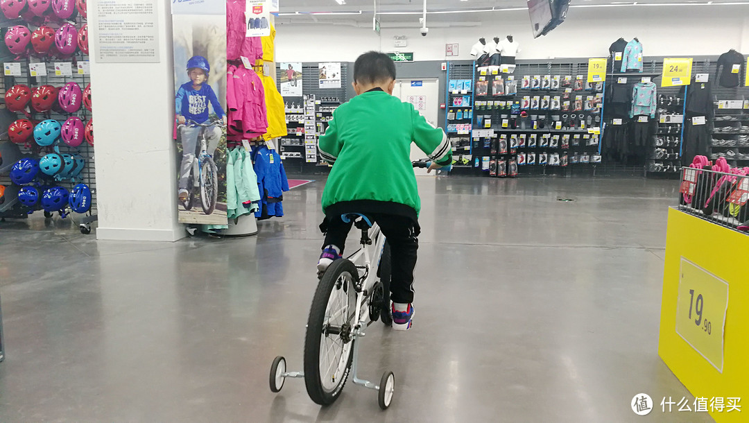疫情期间孩子也要坚持锻炼，迪卡侬20寸单速儿童自行车测评