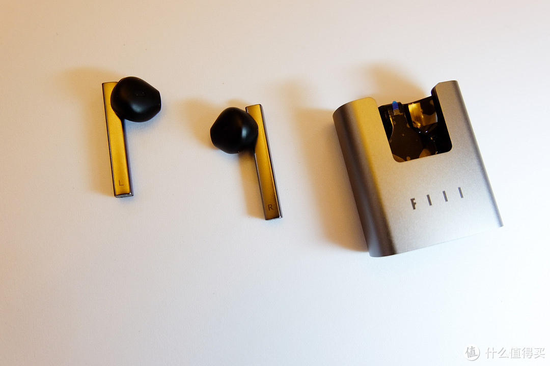 金属工业设计美学：FIIL CC真无线蓝牙耳机评测