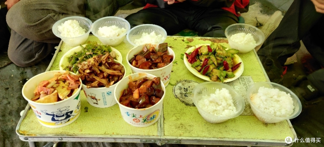 晚上帐篷餐，十分豪华