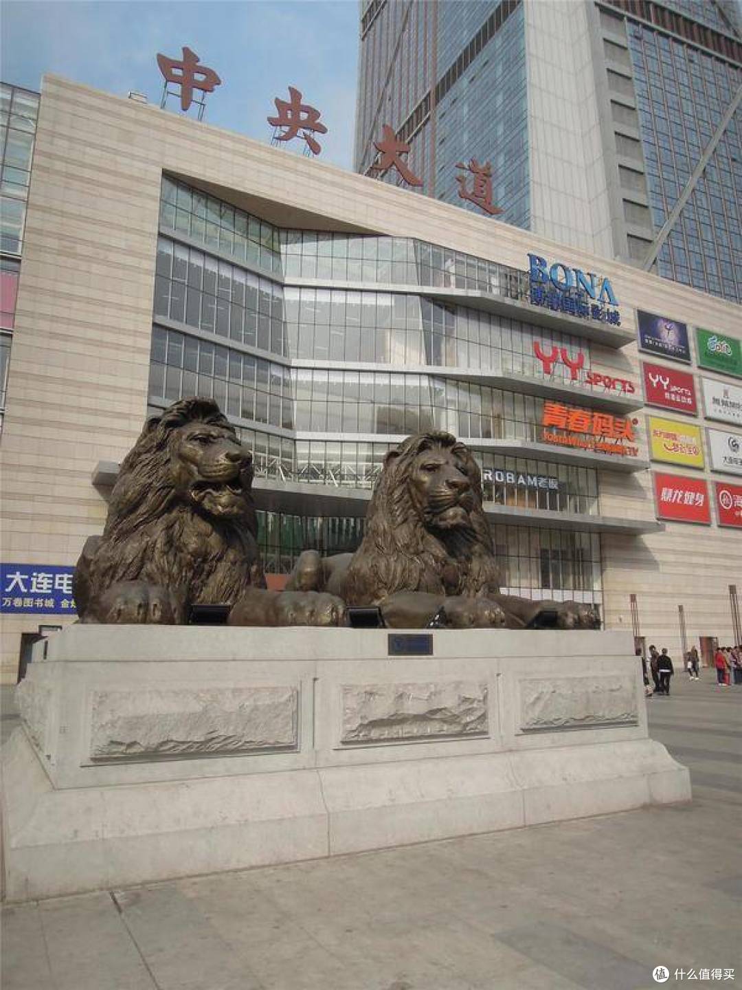 在大连，有一家被小吃店完全占领的超市——中央大道店