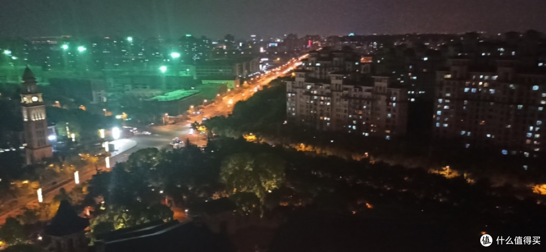 上海星河湾酒店夜景闵行区都会路3799号莘庄工业区顶层城堡公寓亲子套房