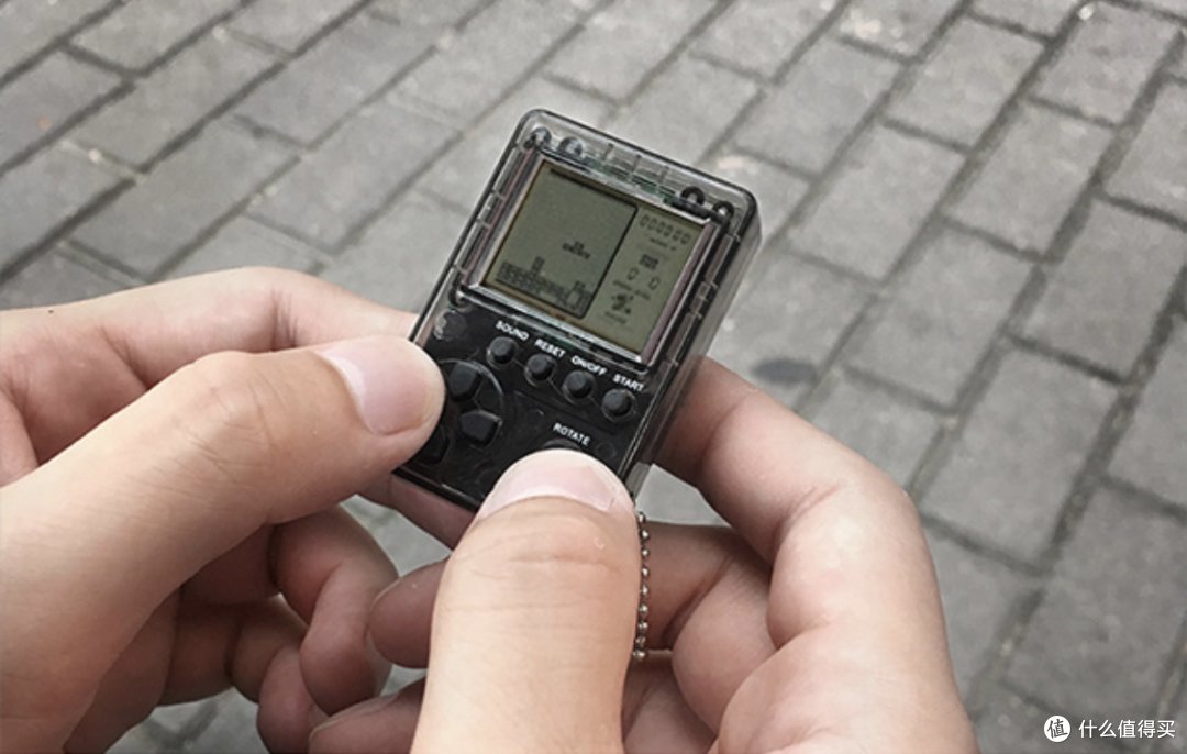 花5块钱就能秒杀一台游戏机?自带26个游戏,还要什么自行车呢!