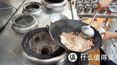 厨师长教你：“懒人花生米”的家常做法，香脆可口好吃得停不下来