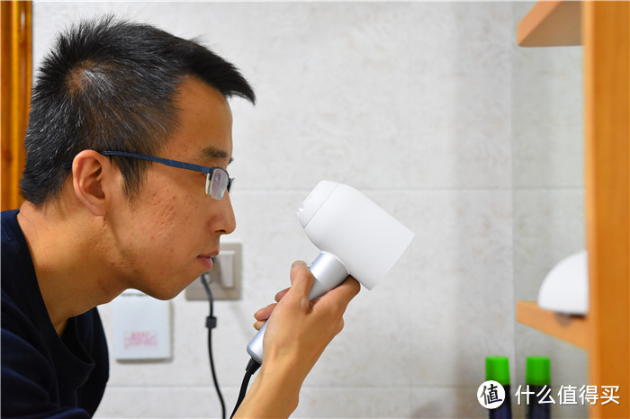 滋润秀发,自信每一天——VGO水离子吹风机C2