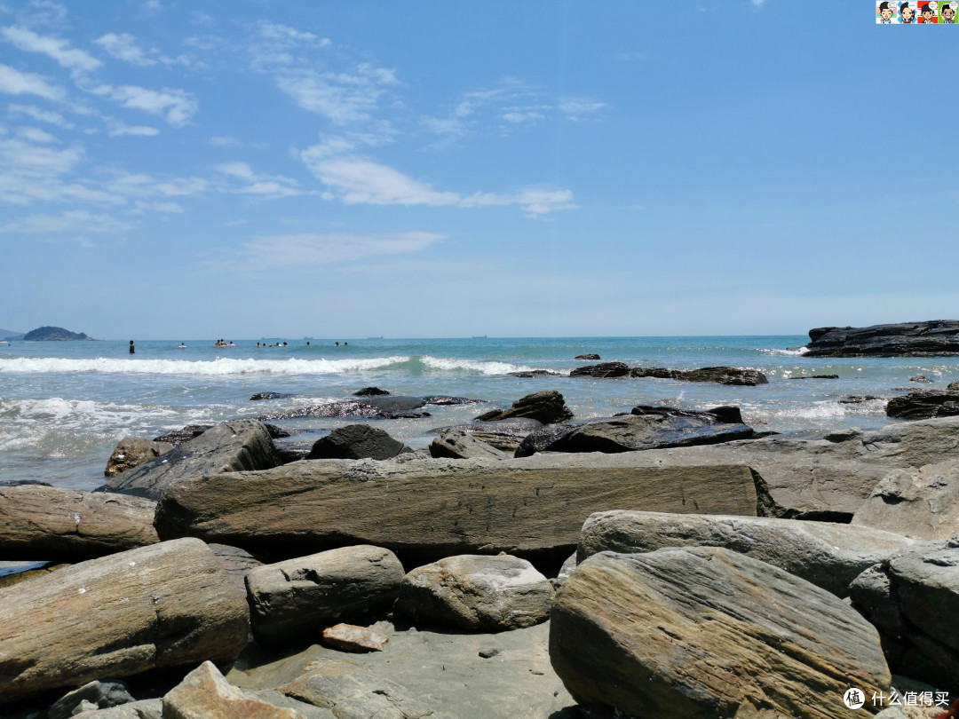 杨屋沙滩是黑排角徒步路线上最美的海滩,兼具了沙滩的白与礁石的黑