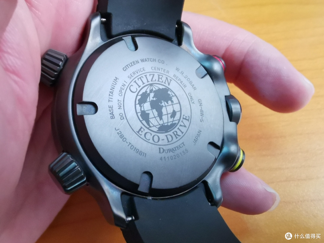 壮志凌云:西铁城 PROMASTER 系列 钛合金表壳光动能手表