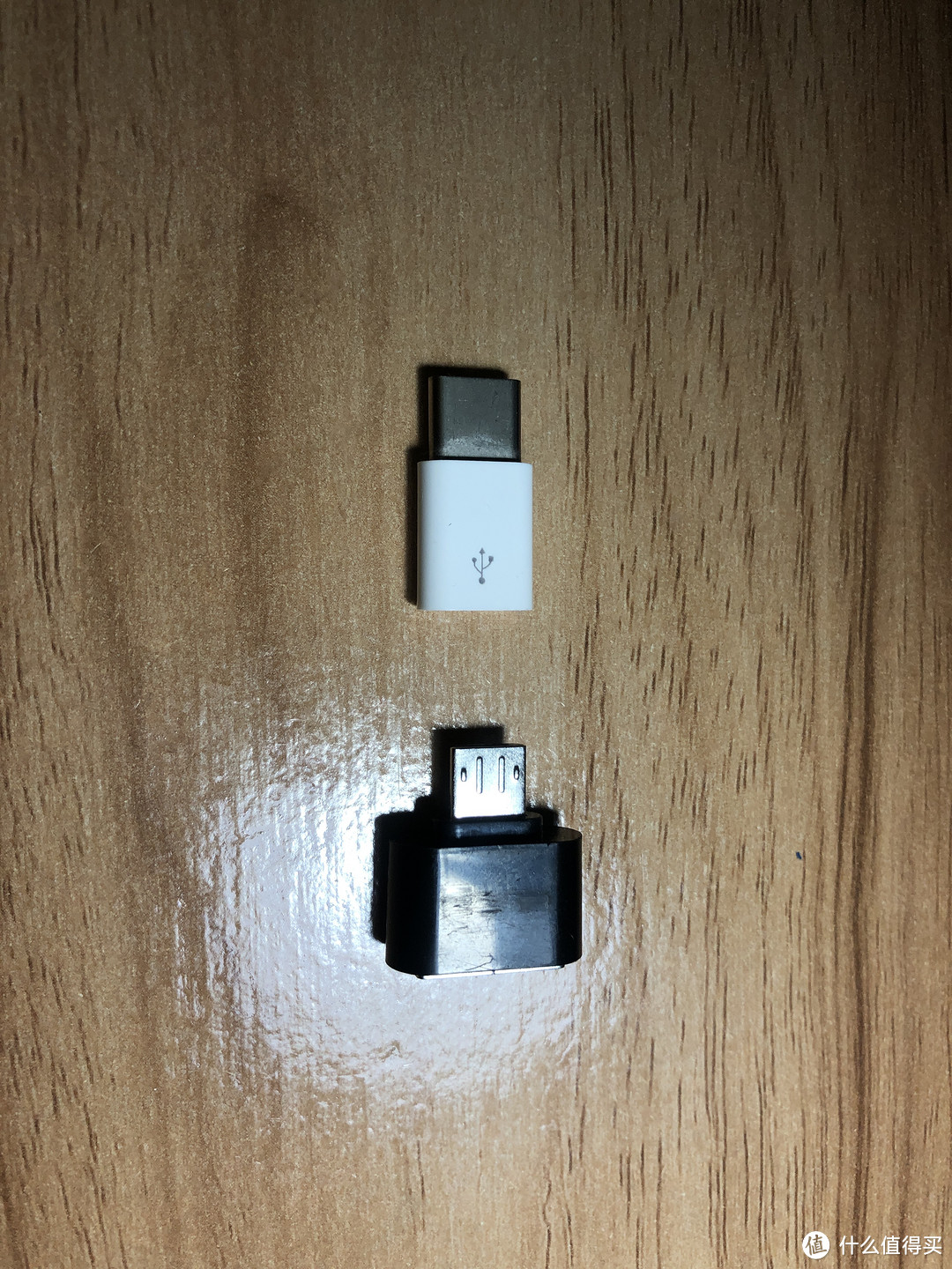 左侧micro USB转C，右侧A转micro USB