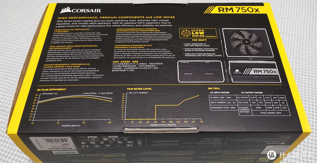 电源包装背面详细列举了功能和特色，可以看到220V下，转换效率维持在大约88%到92.5%的标准，超过80Plus金牌标准，风扇自动启停，起转功率设定在300W，不到300W时停转，完全静音，宣称采用日系105°C电容。