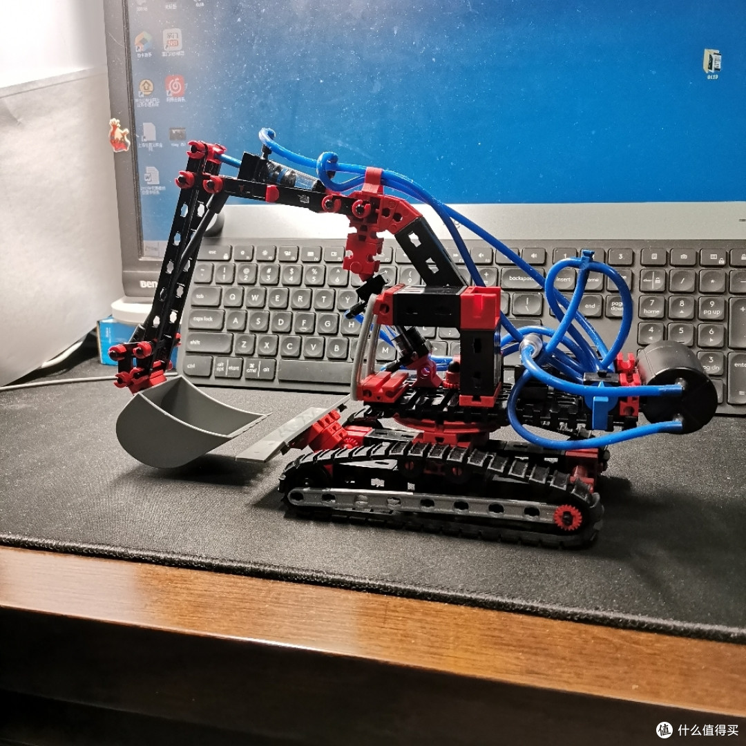 老杨的玩具仓库 篇二十二:fischertechnik 慧鱼气动挖土机