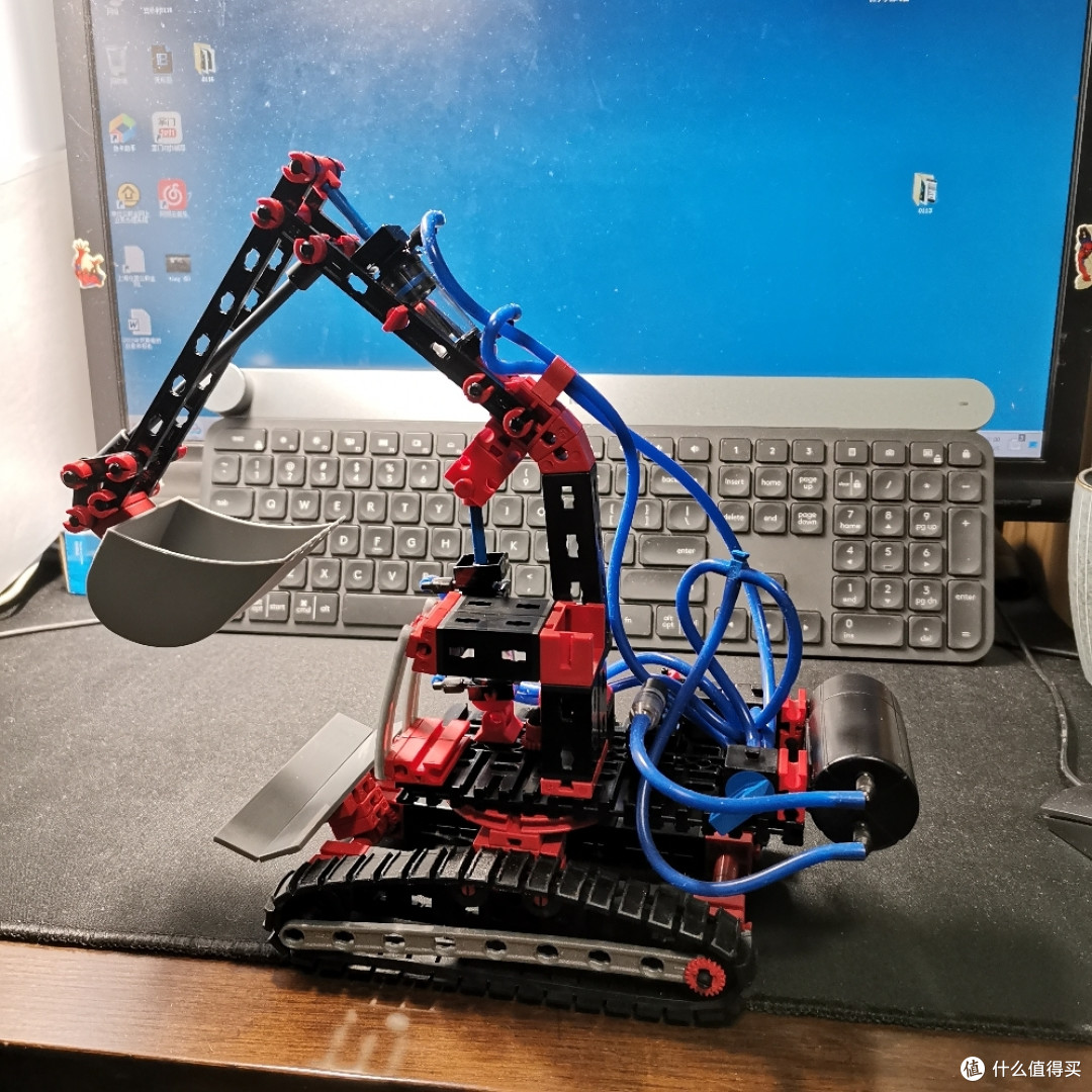 老杨的玩具仓库 篇二十二:fischertechnik 慧鱼气动挖土机