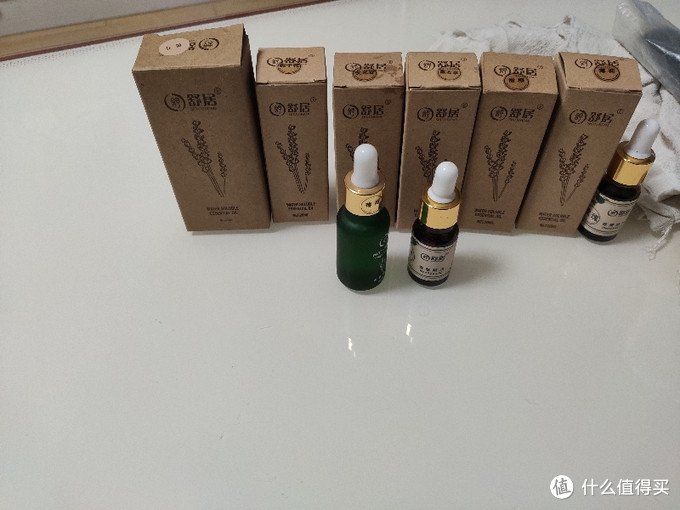 这是以前自己囤的某品牌的精油，适用于加湿器的，但是也可以用在小猪里面。