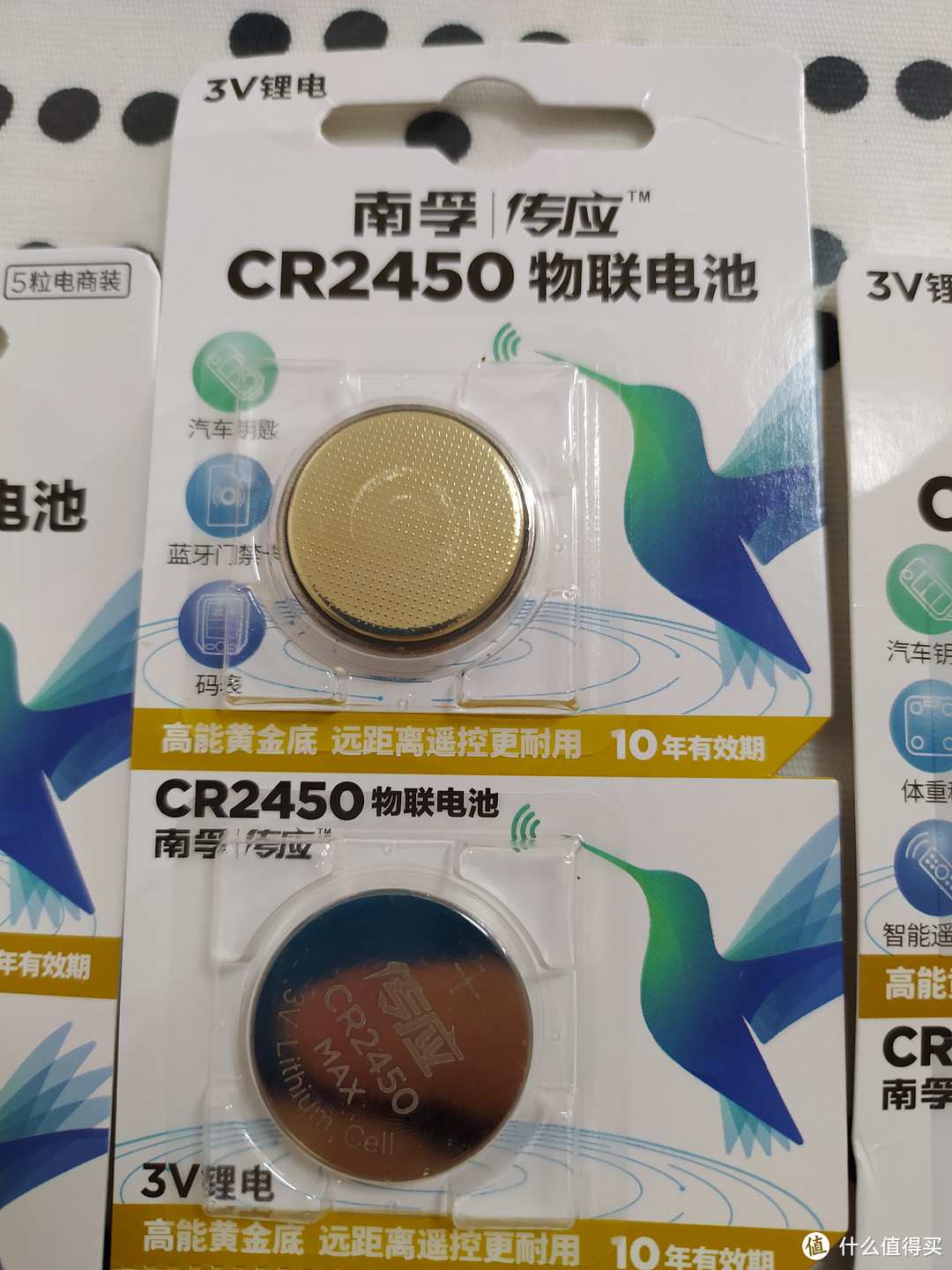 2450用的较少,背面依然是黄金颜色的,显得很高级。
