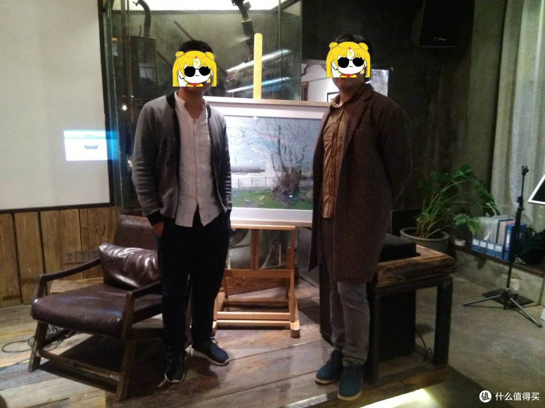 画展,也是本地的青年画家,画确实不错