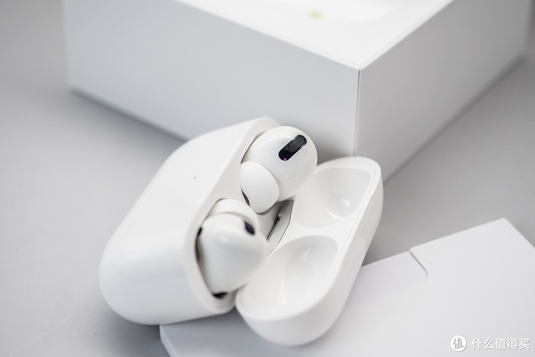 我花了1金币，从张大妈手中换来AirPods Pro，幸运屋诚不欺我！