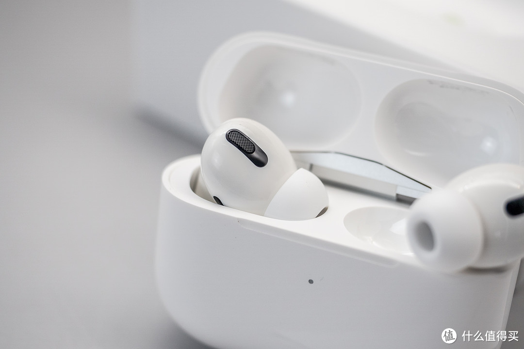 我花了1金币，从张大妈手中换来AirPods Pro，幸运屋诚不欺我！