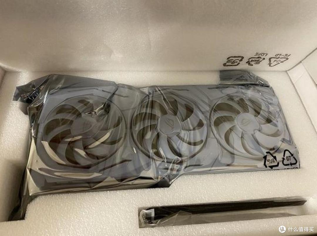 败家国家之白色信仰:ROG STRIX 2080S White显卡开箱