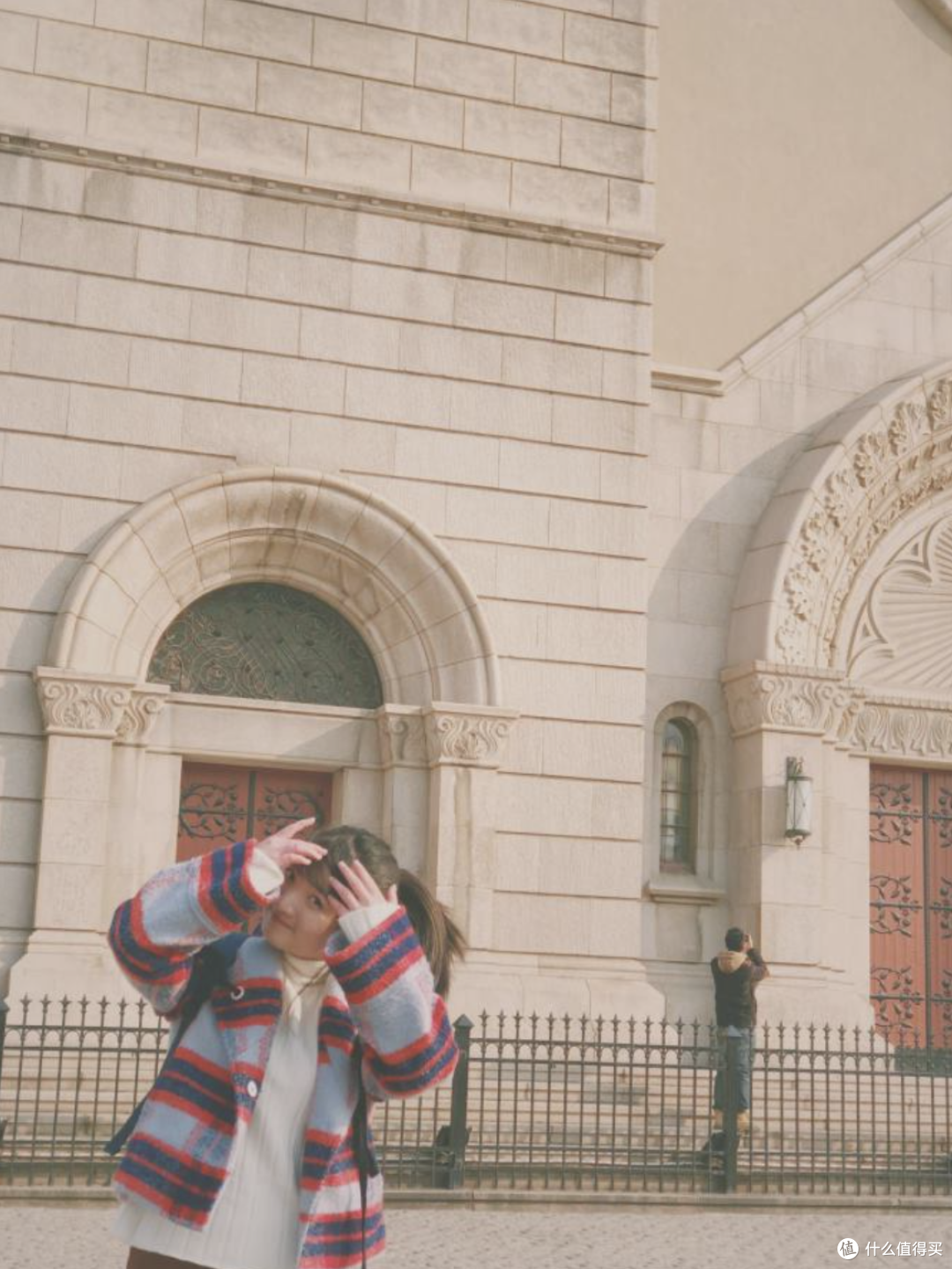 青岛有一条海滨散步道，可以让你从德国玩到希腊