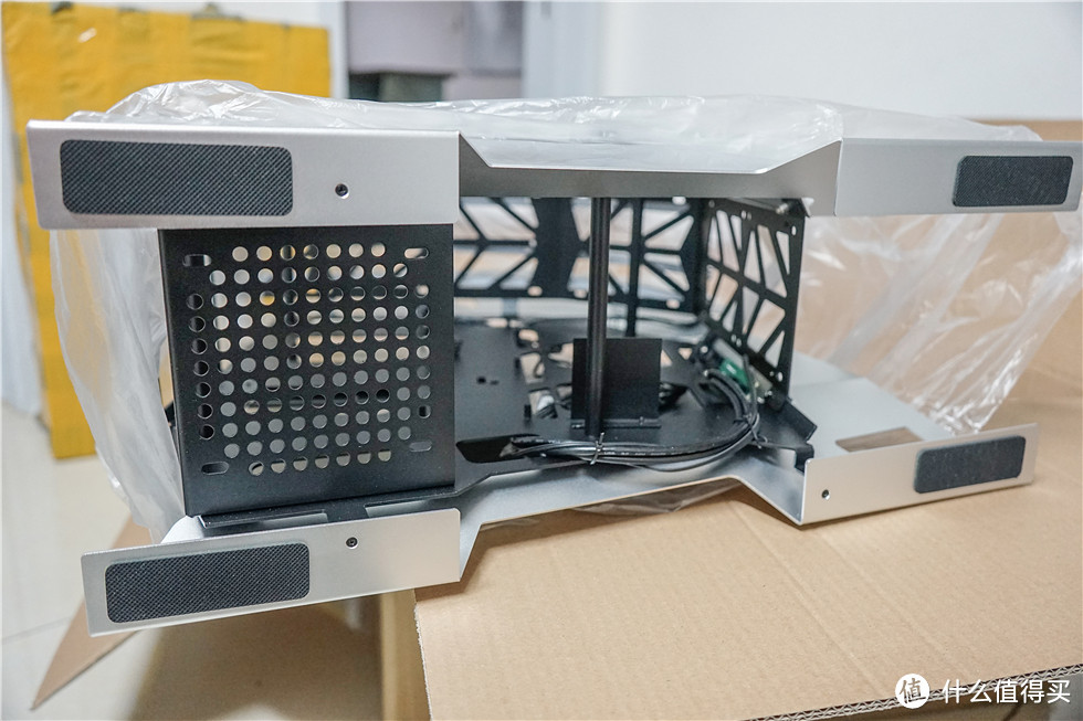 科技以灯为本,3600X+B450+BMR-24水冷+大水牛铁血战士机箱装机秀
