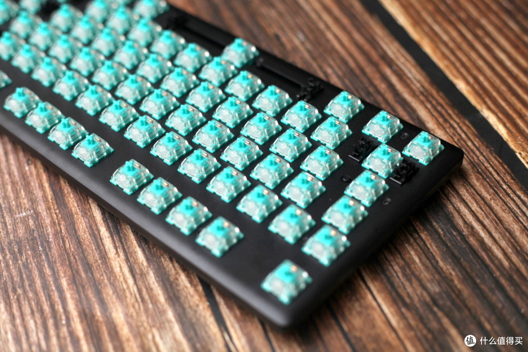 颜值与性能并存HyperX起源AQUA水轴RGB键盘