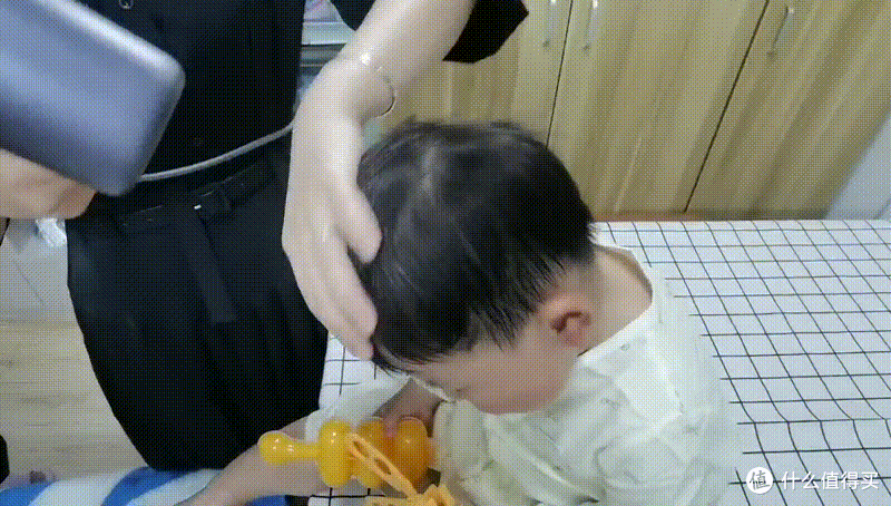 宝宝头发吹干