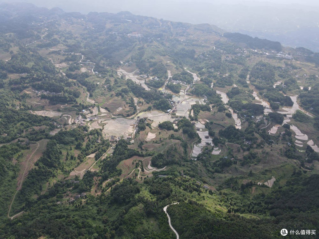 （本组图由大疆 御MAVIC AIR 2拍摄）