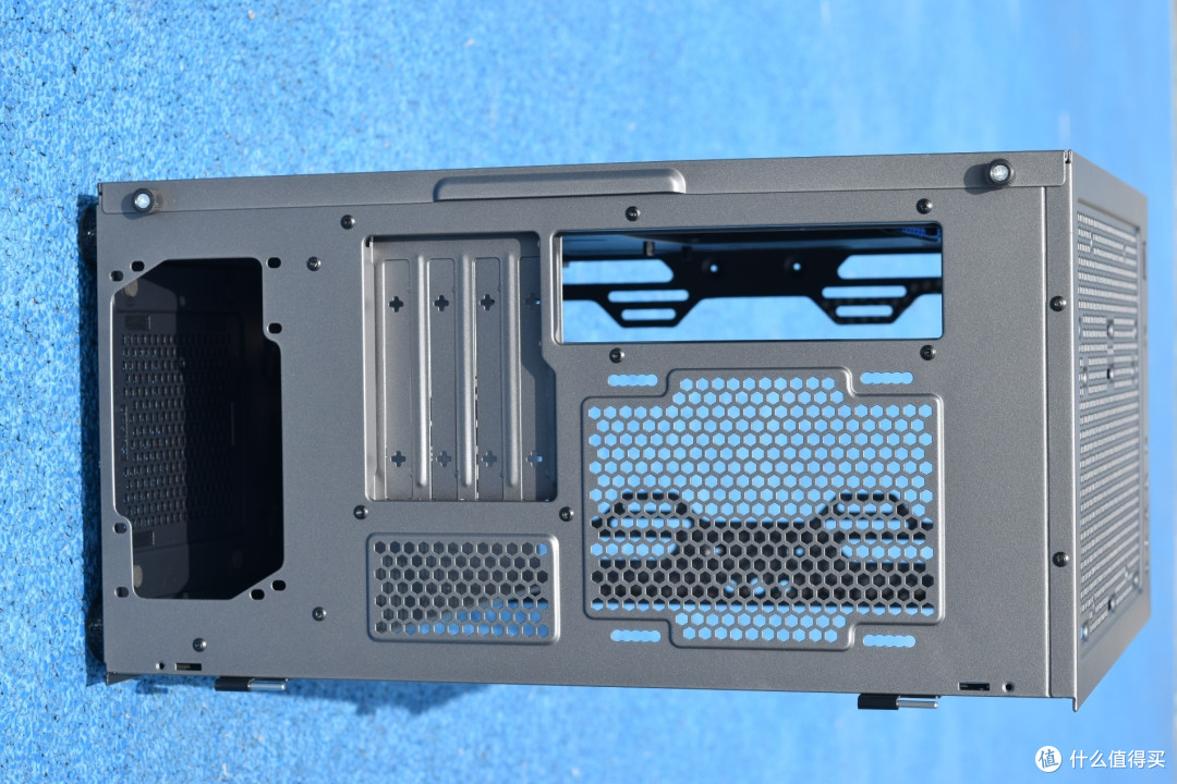 3800X 全核4.0稳压61度?TT启航者A1与冰龙240水冷套装装机点评