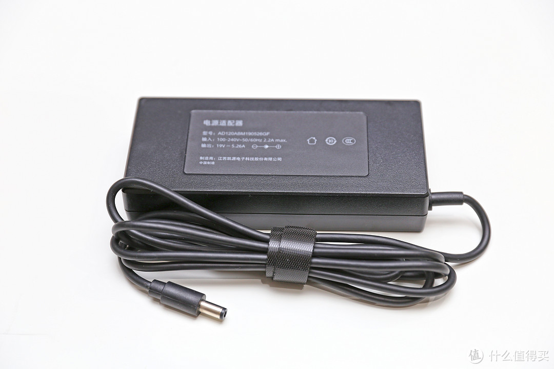 Q5的电源是外置式设计,19V 5.25A