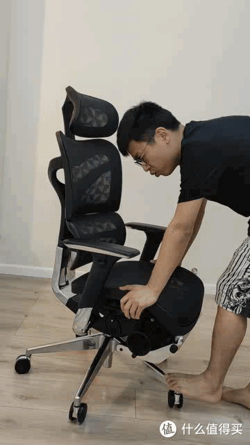 姿势就是力量!工作要做得好,更YAO“坐”得好!达宝利D1人体工学椅办公姿势解锁专家!(附视频)