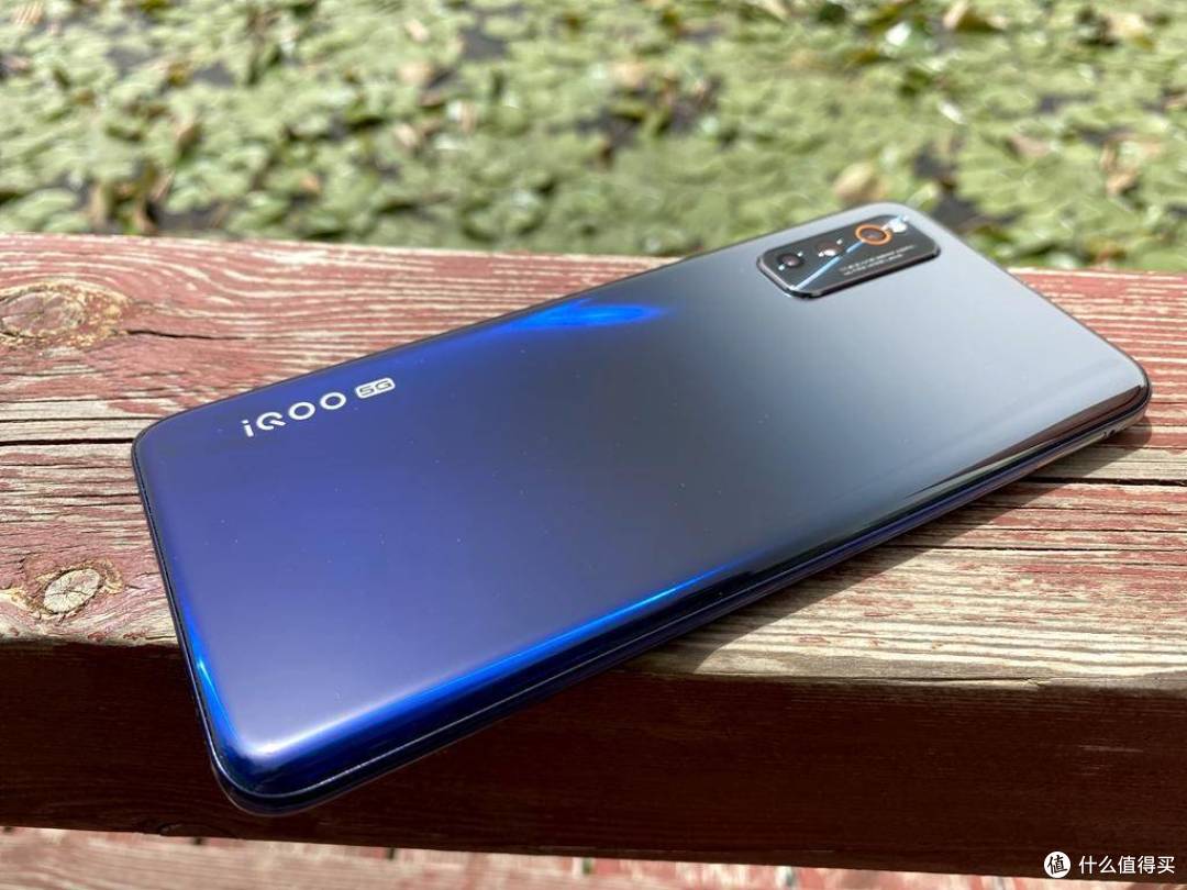 年轻人的第一台游戏手机,高性价比的5G旗舰,IQOO NEO3上手简评