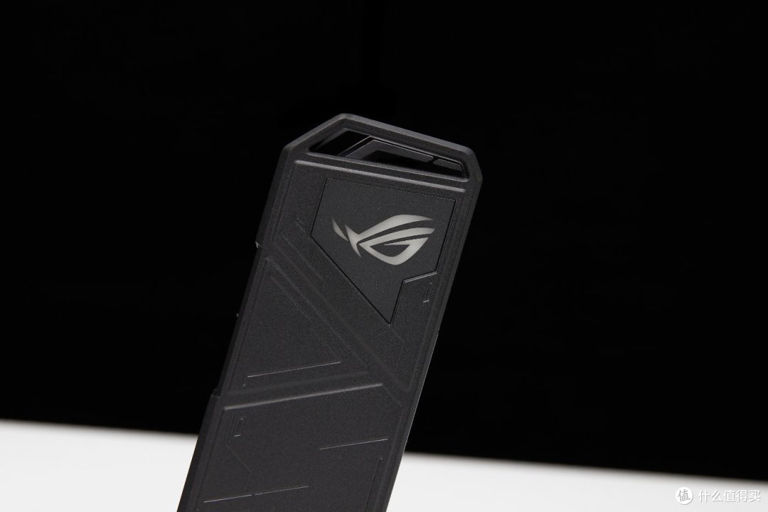 时间就是绳命!ROG Strix Arion M.2幻影硬盘盒 开箱评测