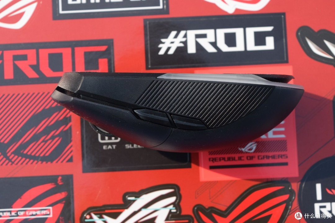 兼顾左右手用户,对称双侧键、可换微动的ROG Pugio II烈刃2多模鼠标拆解点评
