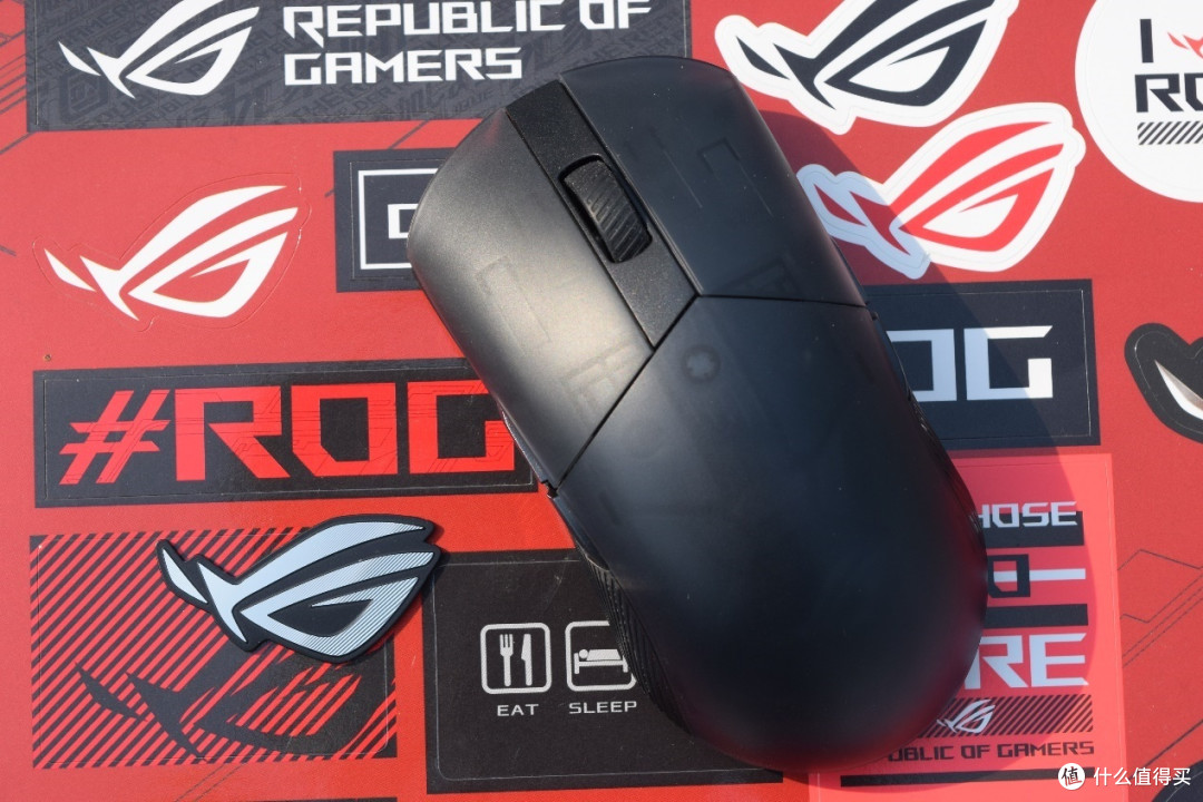兼顾左右手用户,对称双侧键、可换微动的ROG Pugio II烈刃2多模鼠标拆解点评