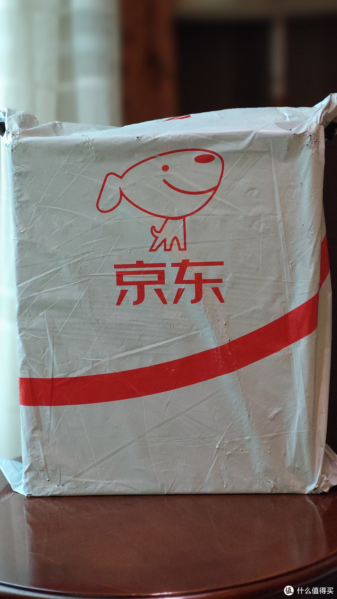 京东，大部分时间送过来都是一个简单的塑料袋，也是熟悉的塑料袋