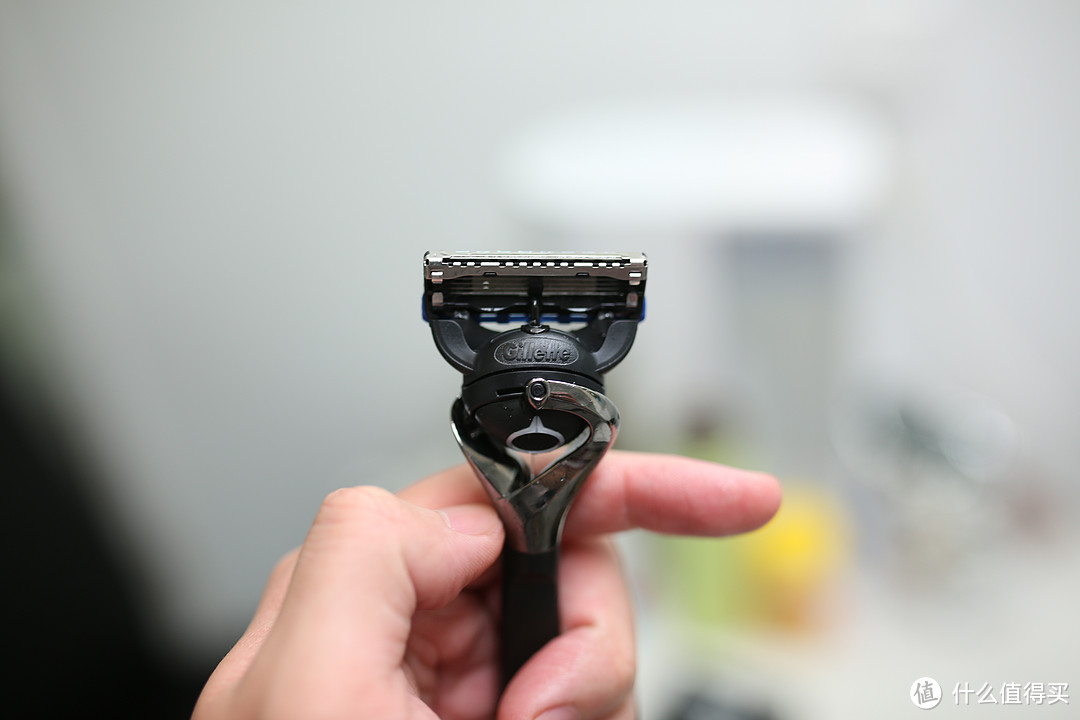 刀锋所及寸草不生，刮完甚是清爽——吉列（Gillette） 锋隐致顺引力盒开箱