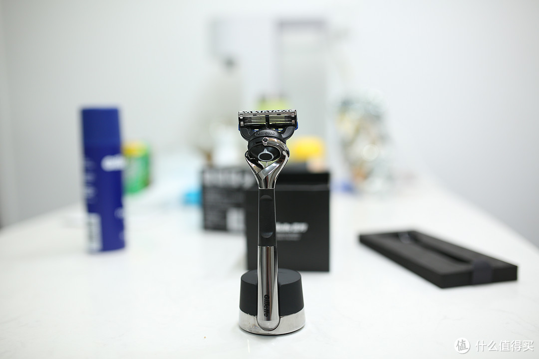 刀锋所及寸草不生，刮完甚是清爽——吉列（Gillette） 锋隐致顺引力盒开箱