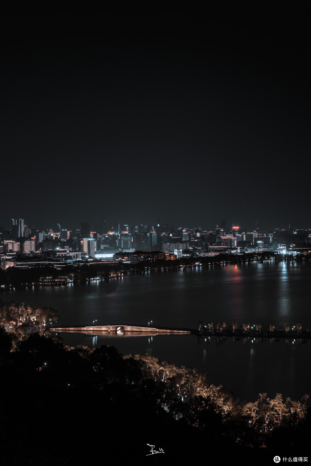 山上的西湖夜景
