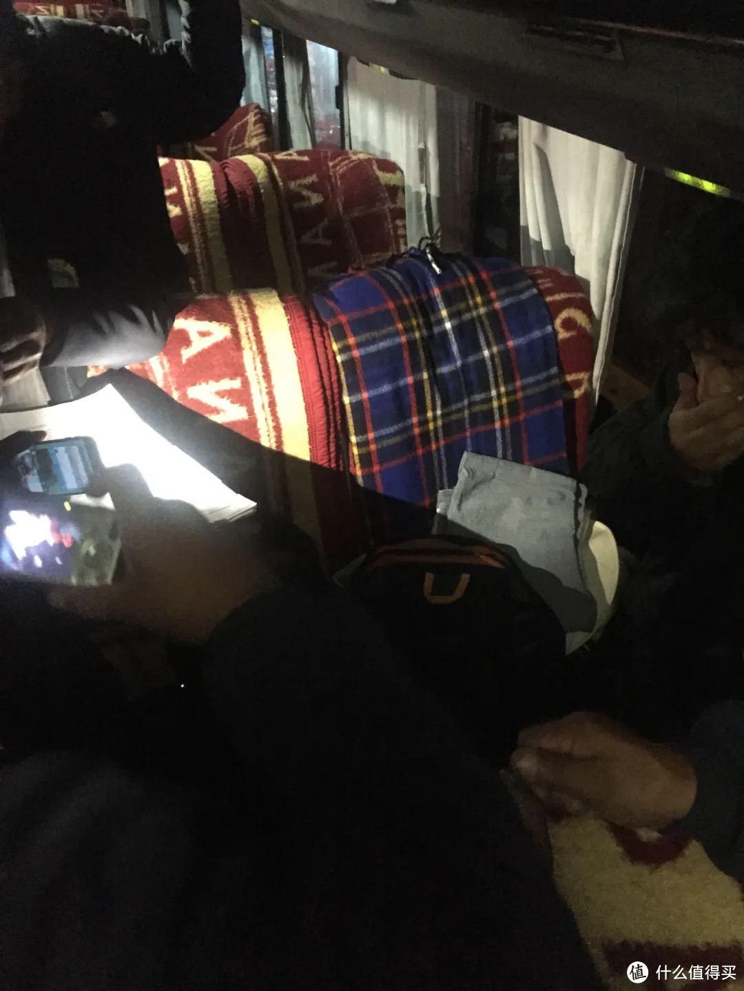  北石在玻利维亚的大巴车上丢失了背包。设为头图