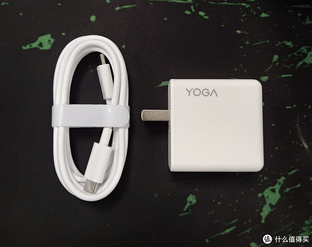 小巧圆润的联想YOGA USB-C 65W便携电源适配器评测