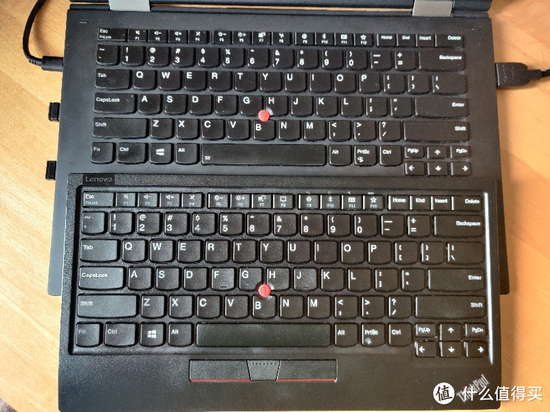 与X1 Yoga 2代笔记本键盘尺寸比较，外形还算纤薄的吧，实测重516g