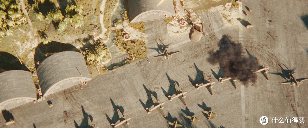 罗伊岛机场上的轰炸机