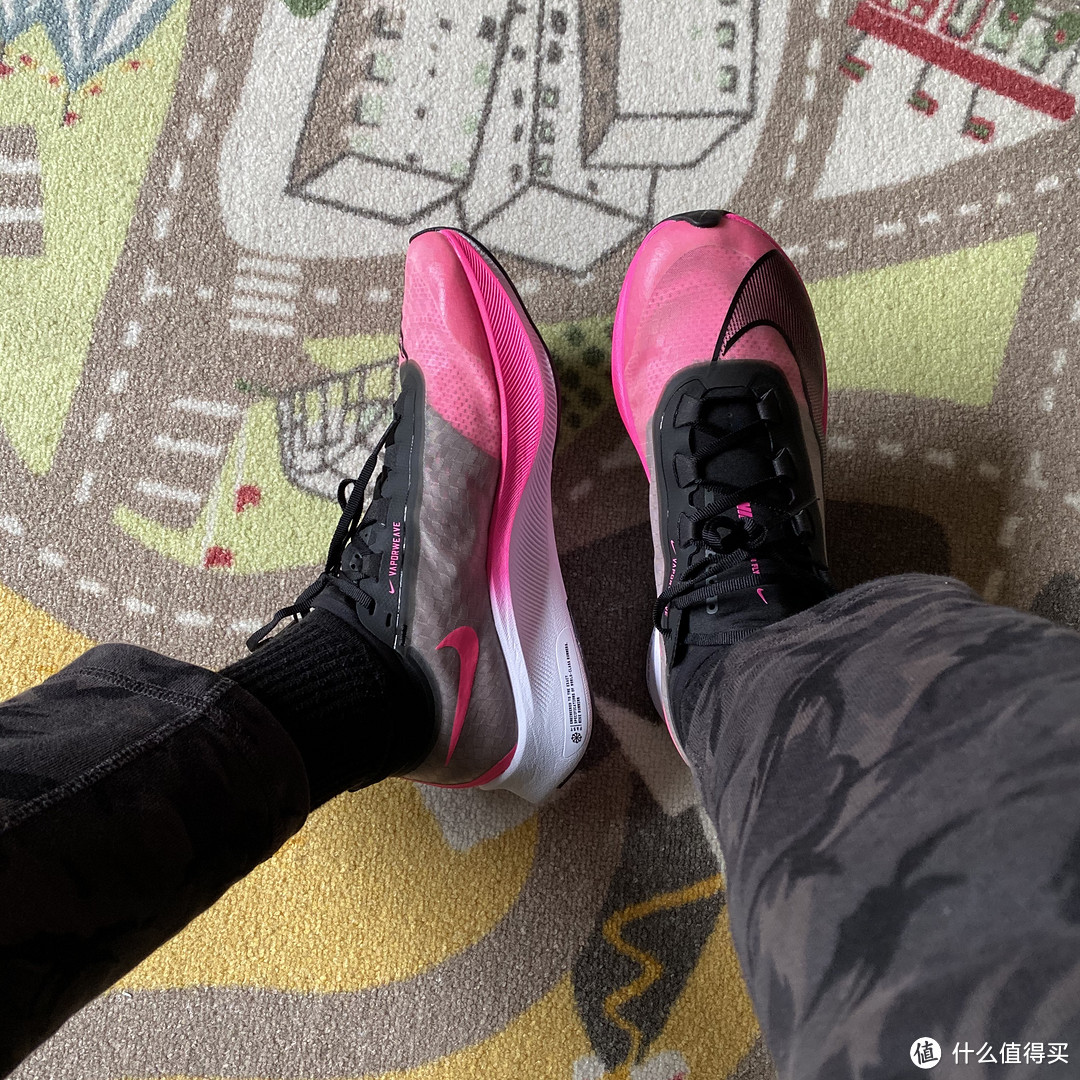 将粉色进行到底！可慢可快的Nike Zoom Fly 3爆炸粉